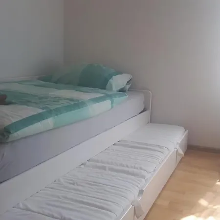 Gute Laune Mit Terrasse Und Garten Zentral Проживание в семье Фридрихсхафен